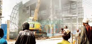 Yaoundé, un immeuble détruit au lieudit «Pont de la gare» 